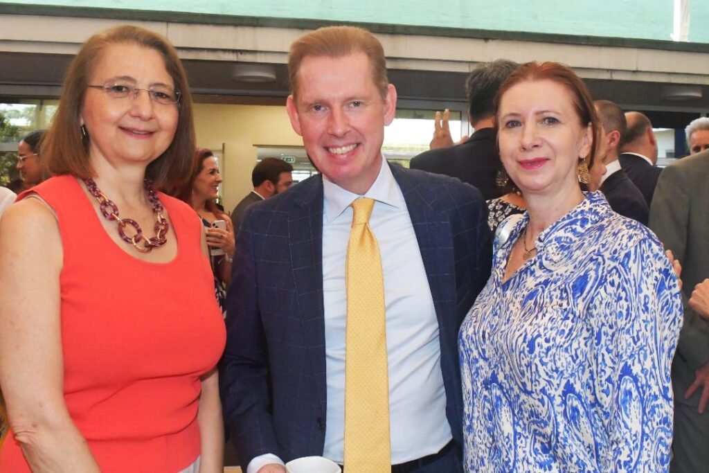 Dra. Luz Maria de la Mora, Gunnar Alden, embajador de Suecia y Carmen Mihalascu